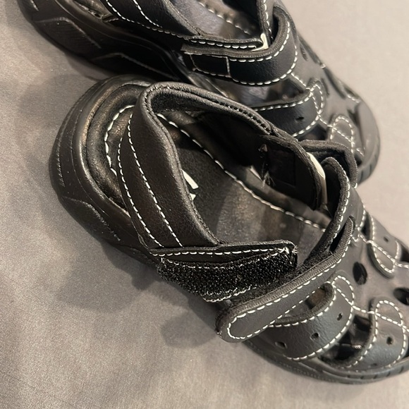 NWOT HOBIBEAR Boys Sandals - Closed Toe, Black, Size EU 27 / US Toddler 11 - Picture 4 of 9